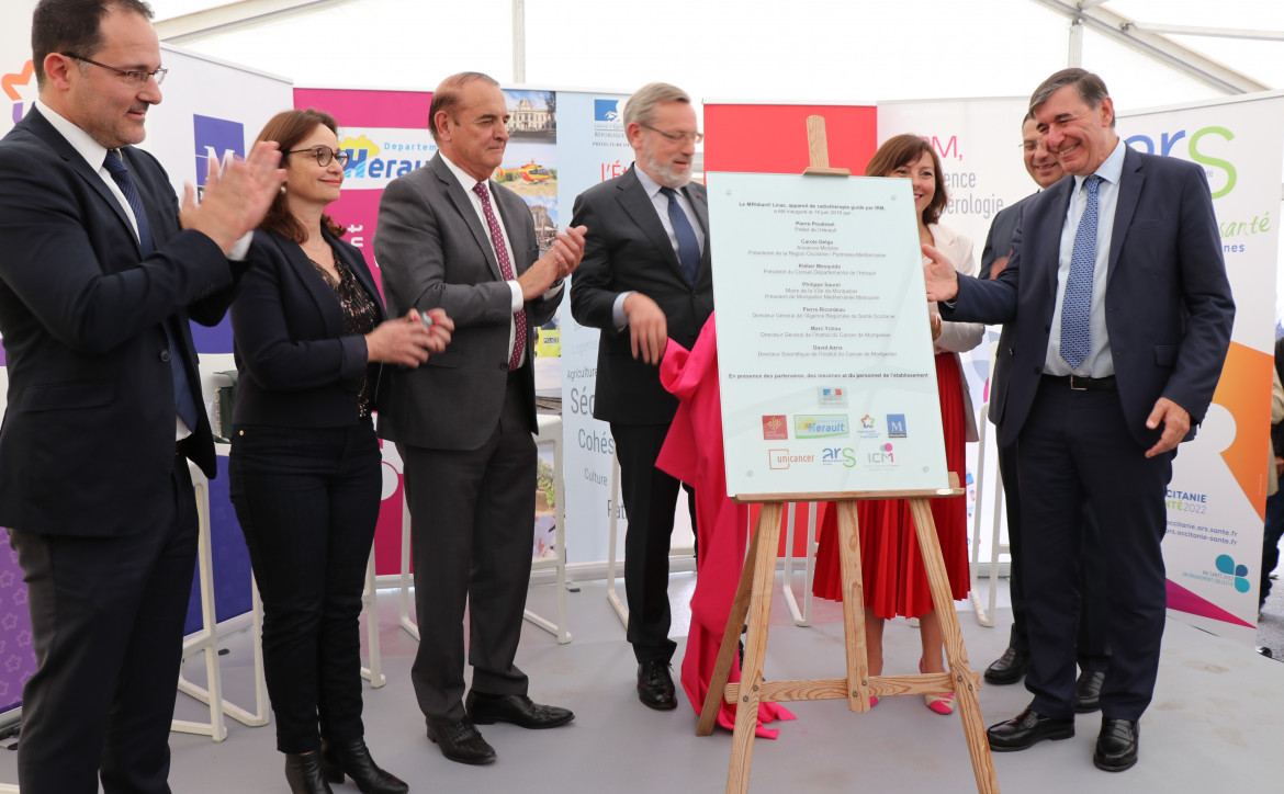 Dévoilement de la plaque lors de l'Inauguration du MRIdian ICM